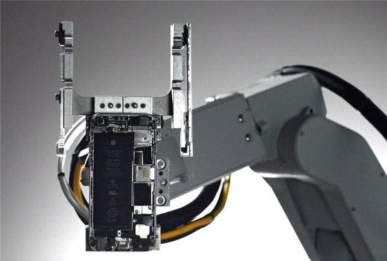 iPhone dismantling robot Dave