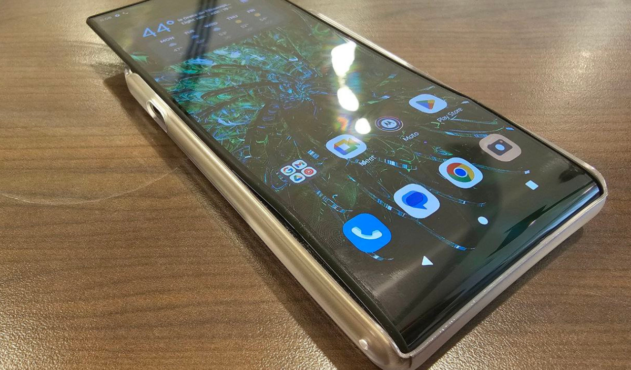 MWC 2023 Rizr rollable phone